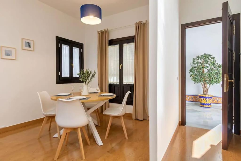 Jdcbi - Peaceful Lovely Apartment In City Center Севілья Екстер'єр фото