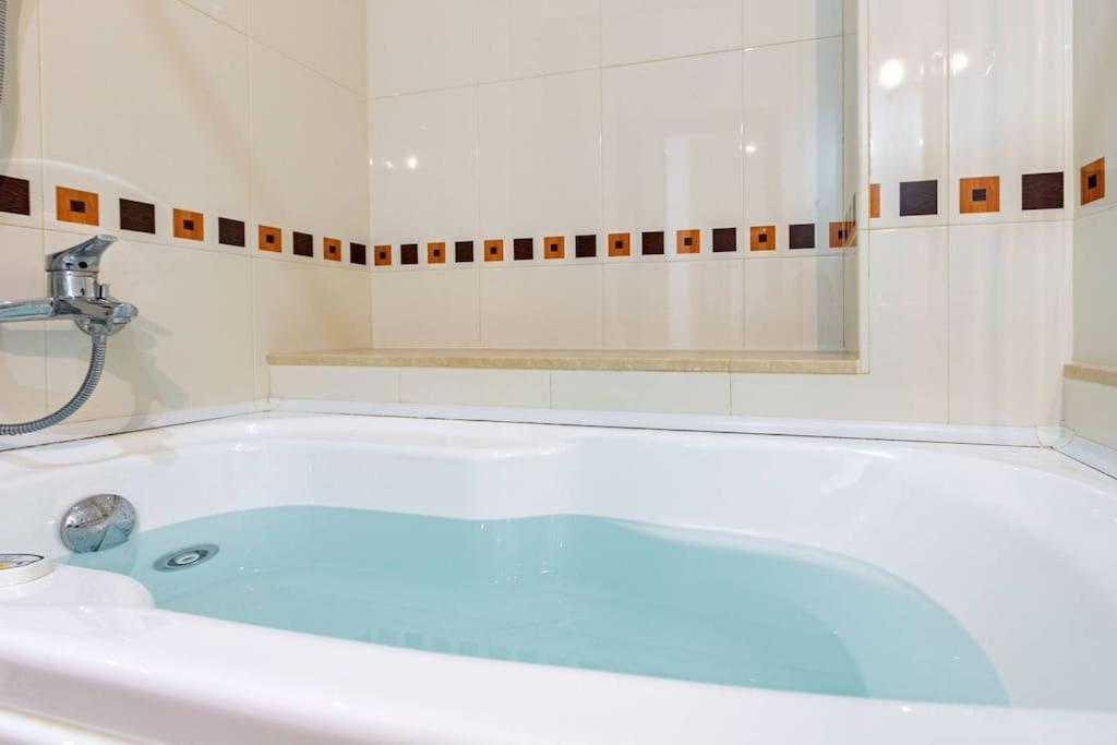 Jdcbi - Peaceful Lovely Apartment In City Center Севілья Екстер'єр фото